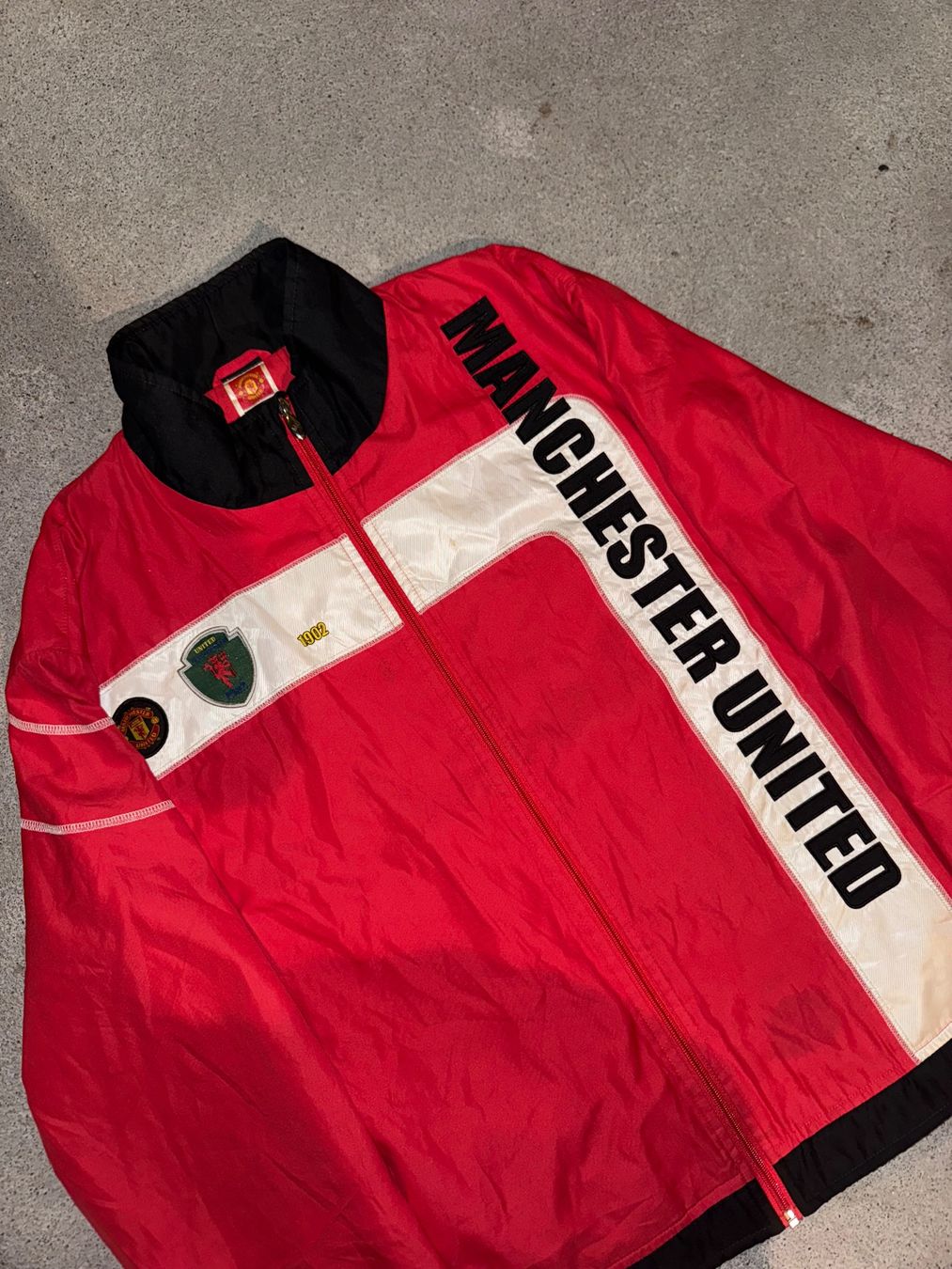 Manchester United Giacche: vintage manchester united trackjacket red/black – Usato da Oberhofen Thun'see venduto da 61archive 3