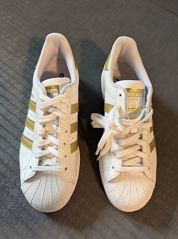 Herrenschuhe: Adidas Schuh Nr.40 – Gebraucht aus Wilen b. Wil von Valerx