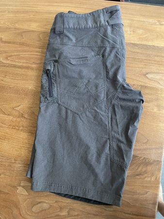 Zimtstern Shorts