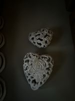 2x Deko-Herzen aus Steinzeug, weiss, Top Zustand!