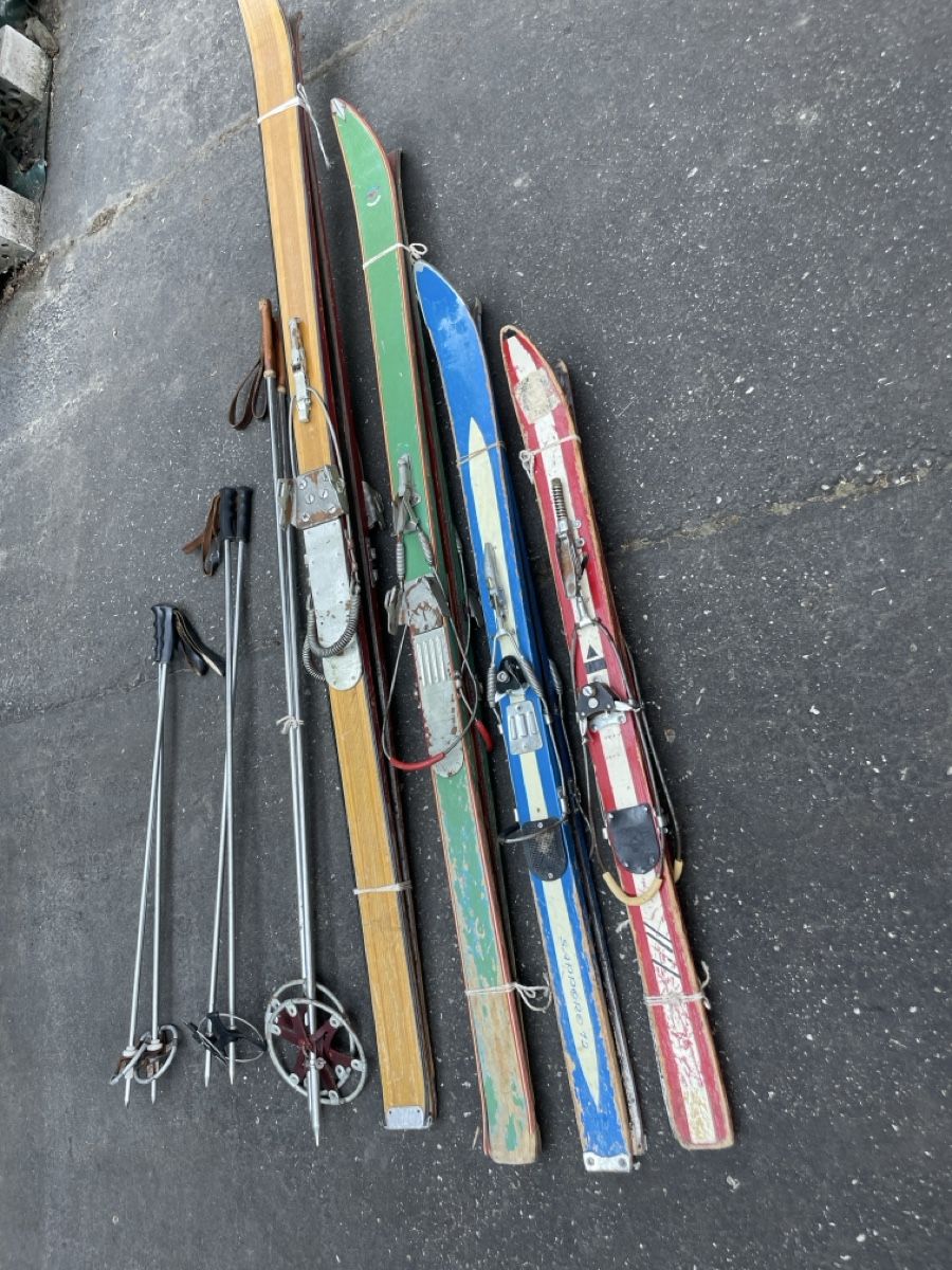 Skis: Alte Skier mit Bindung und Stöcke  – Gebraucht aus Lützelflüh-Goldb von VWGTIG60 2