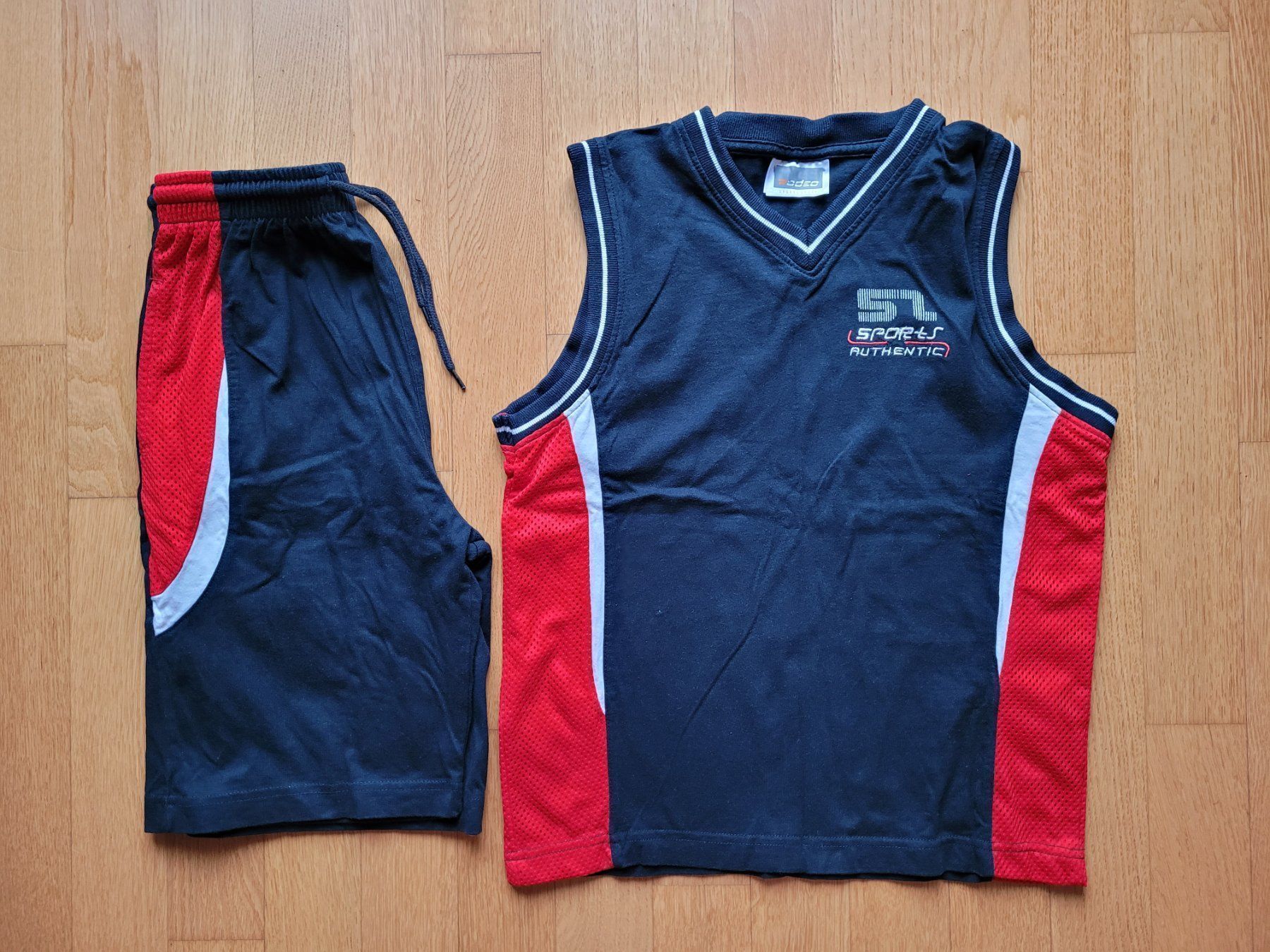 Lotti & Set di vestiti: Ensemble de sport – Usato da Biel/Bienne venduto da Leila32