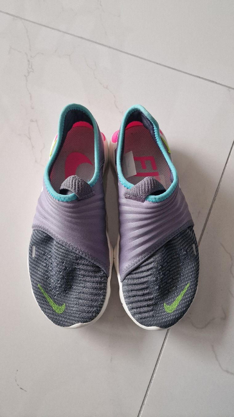 Nike Scarpe da donna: Nike Free Run Flyknit 3.0 – Usato da Montreux venduto da Daisyy01