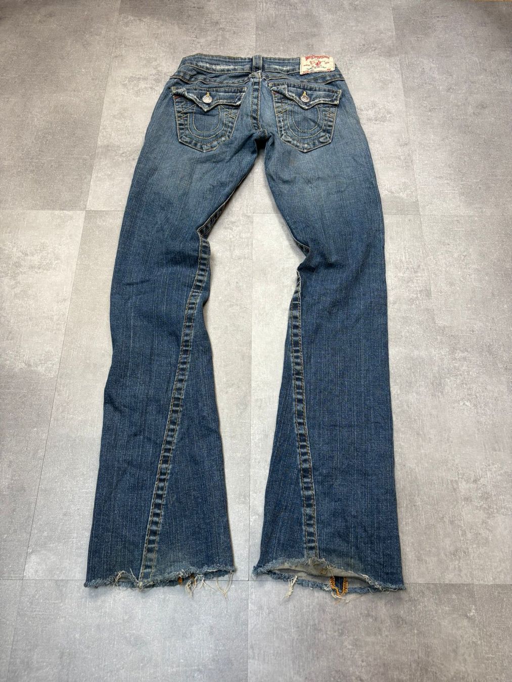 True Religion Jeans: True Religion Bootcut Flared Jeans - Grösse S/25 – Nuovo (secondo la descrizione) da Werdenberg venduto da hase.vintage