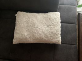 2x Flauschige Kissen, Neuwertig