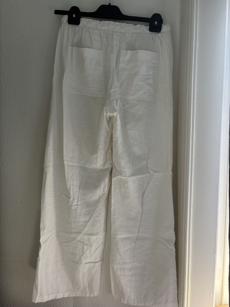 Bershka Hosen: Pantalon fluide blanc – Gebraucht aus Lausanne von shabnam.t 3