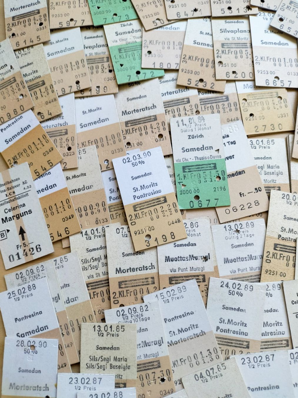 Tickets: 65 Stk. SBB alte abgestempelte Bahn -- Karton  Biliette. – Gebraucht aus Arni AG von Role31