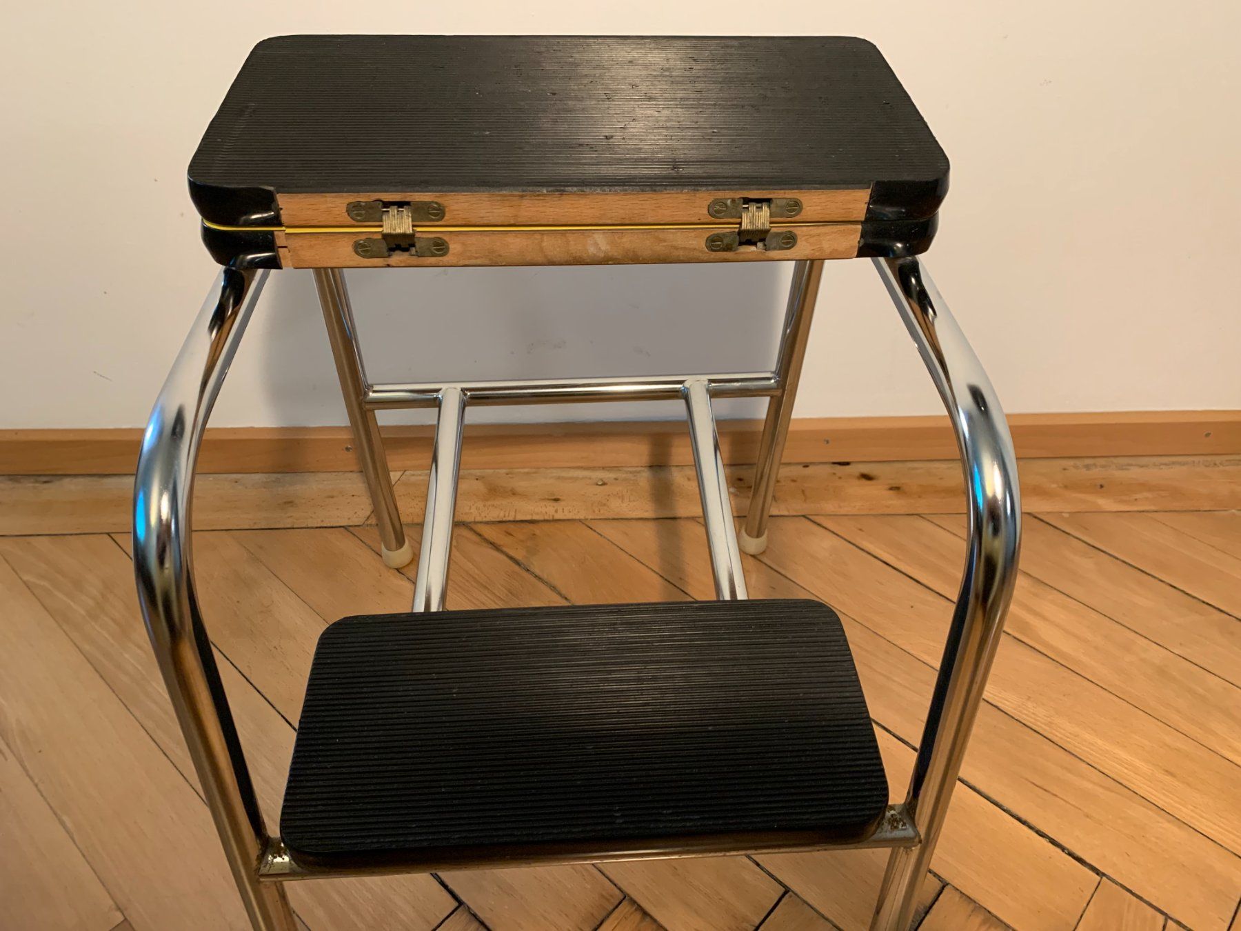 Sgabelli: Vintage Kelco/ Formica 2-Tritt Hocker/ Tabourett – Usato da Bern venduto da sxlmn 1