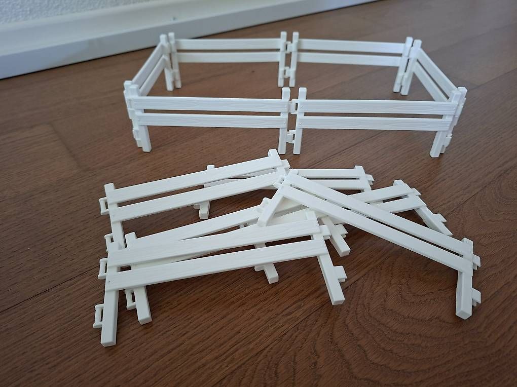 Jouets: Schleich Gehege weiss – D'occasion à Selzach par marczimi