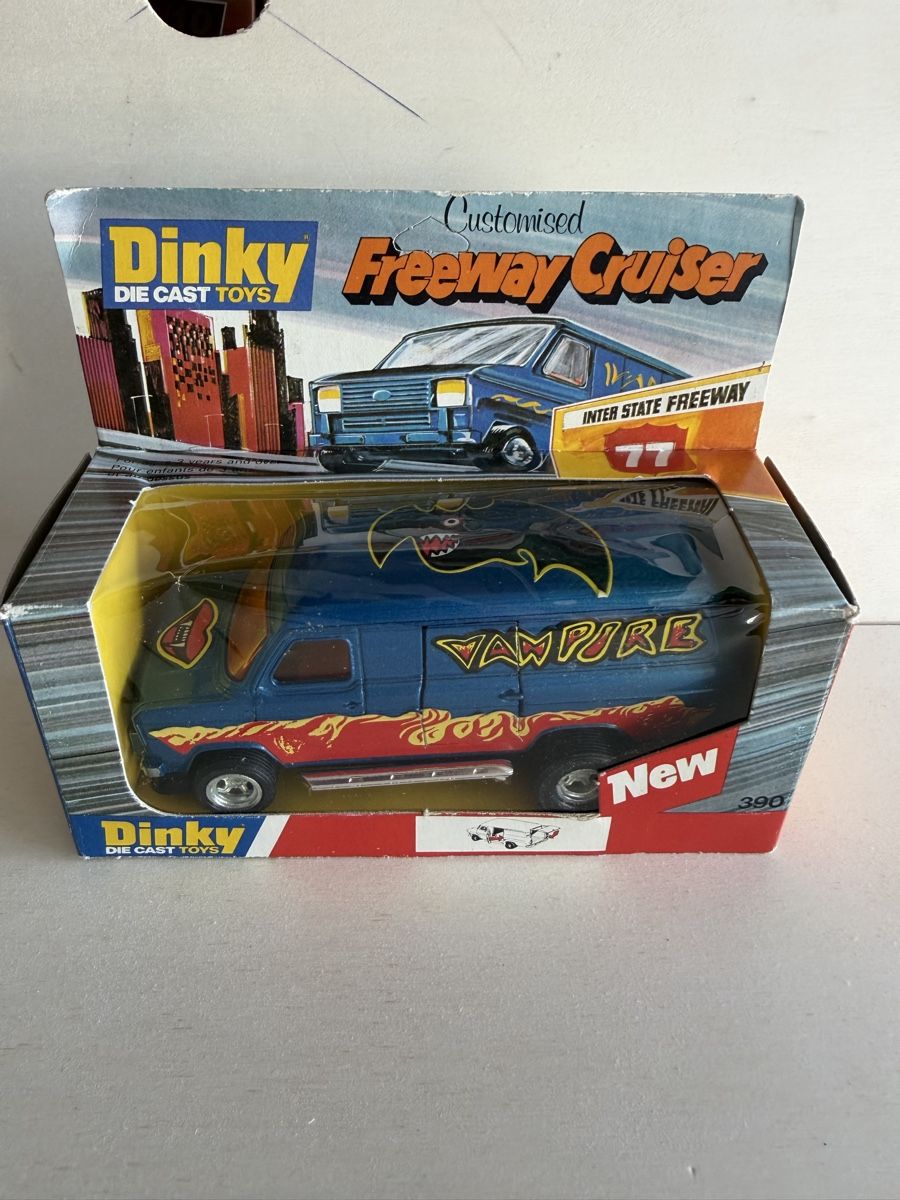 Dinky Toys Modellini d'auto: Dinky 390 Customised Freeway Cruiser Vampire van – Usato da Evionnaz venduto da eriba430