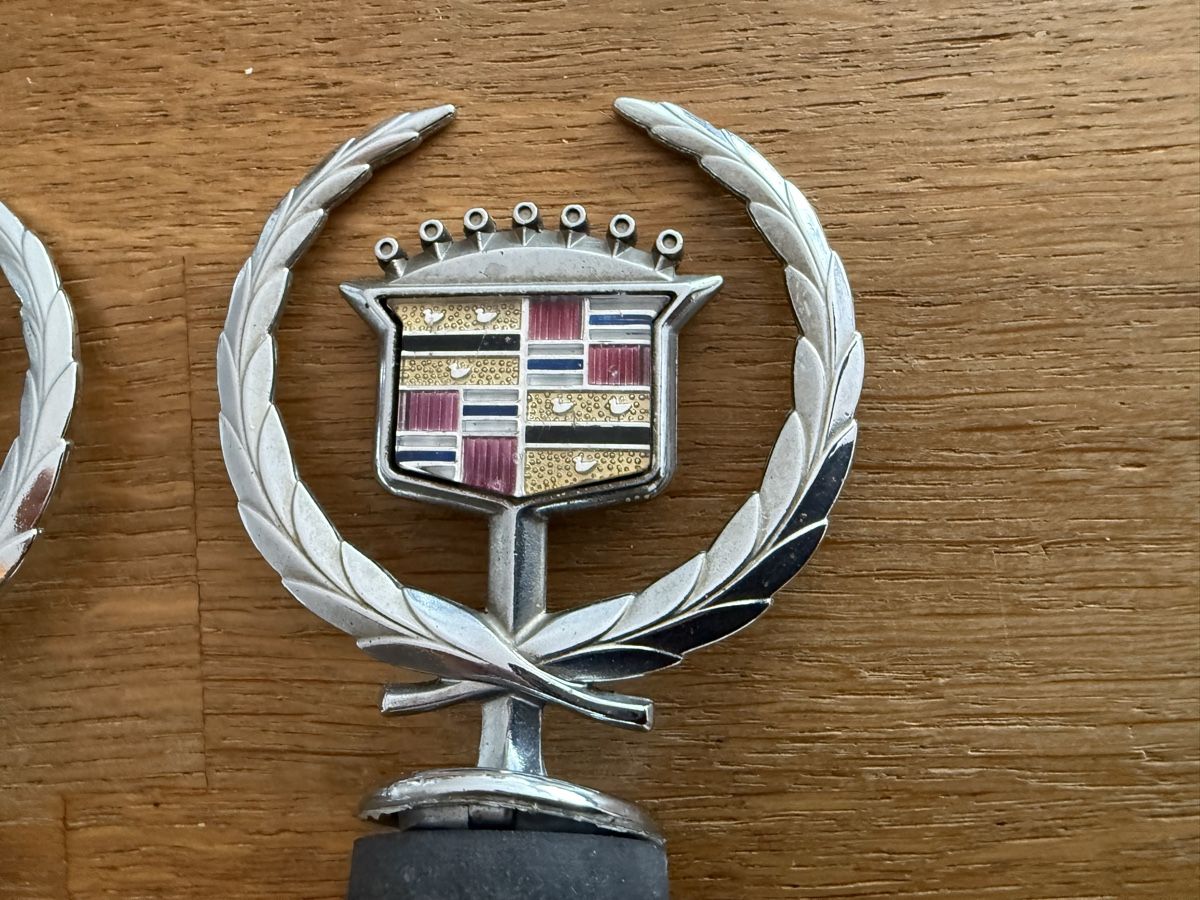 Cadillac Tutti i ricambio: Cadillac Kühlerfigur Embleme Kühler Figur Emblem – Usato da Goldach venduto da Donpancho 5