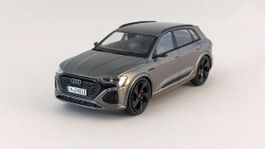 Audi Q8 e-tron Phase II 2023-2025 Chronos grau met. /