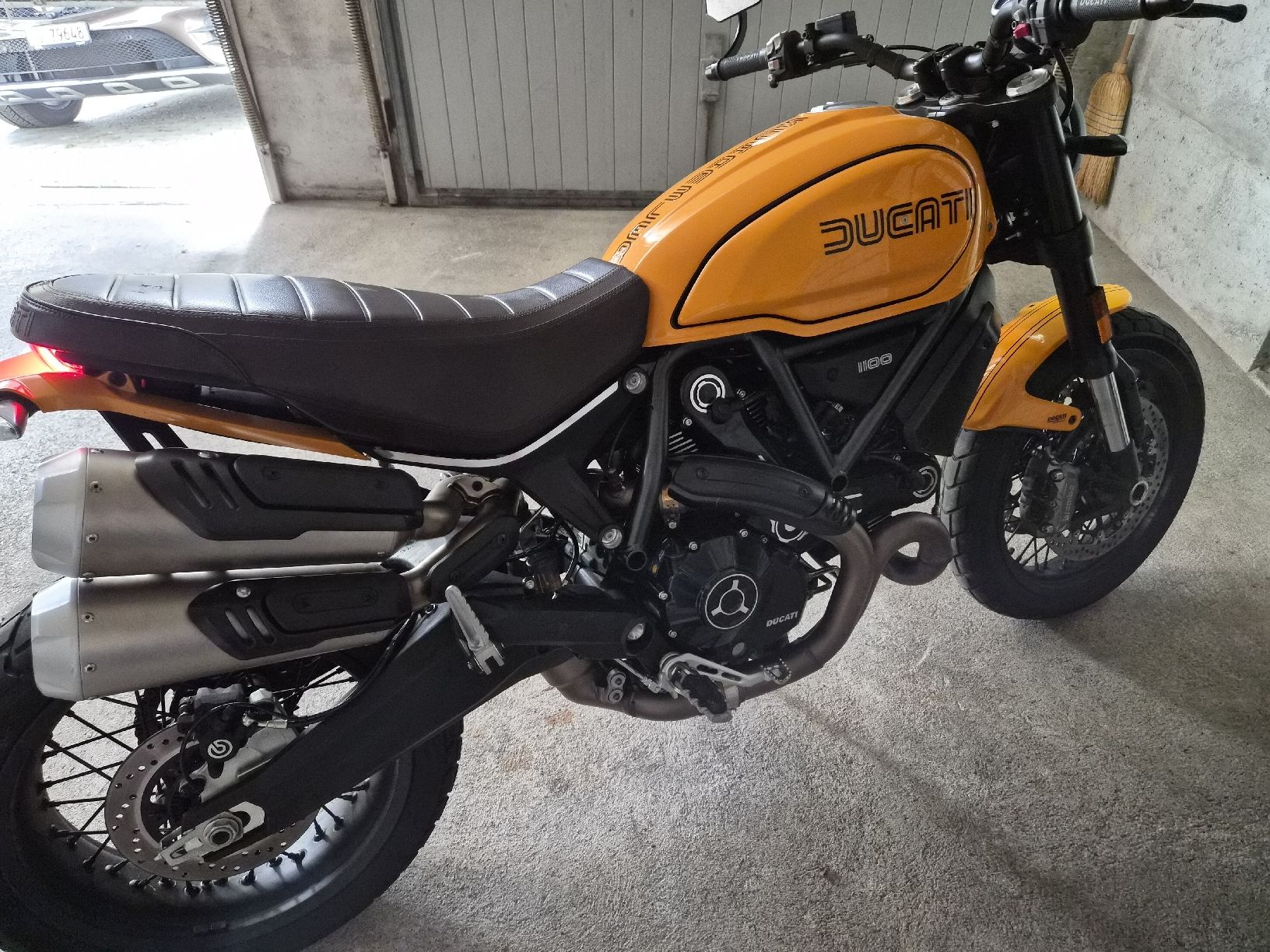Ducati Strasse: Ducati Scrambler 1100 Tributo Pro – Gebraucht aus Walchwil von bia_892d