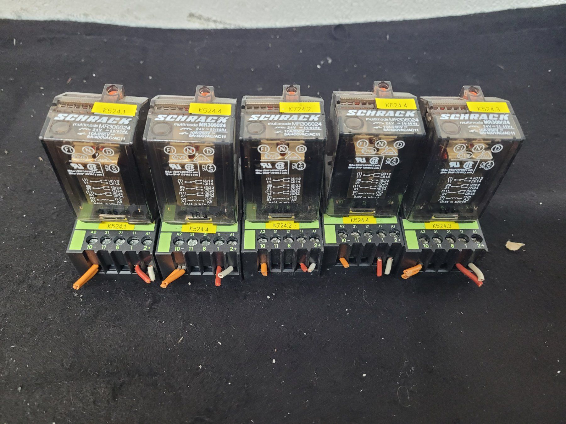 Componenti elettronici: 5 Stück Schrack Relais - MR306024 - 24V – Usato da Vitznau venduto da Night-Fire