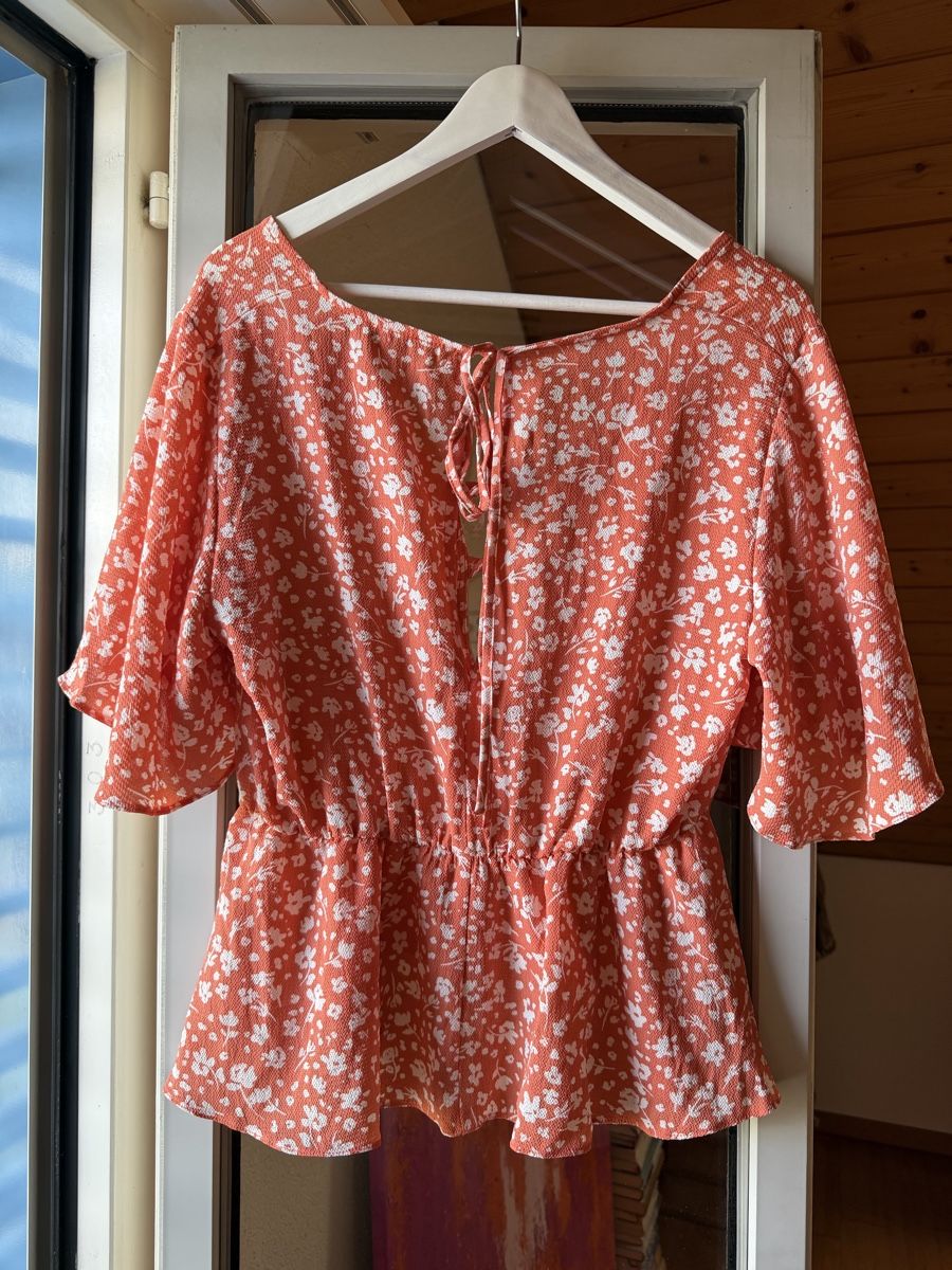 Top: Summer Floral Print Tie Back Top – Nuovo (secondo la descrizione) da Zürich venduto da BettinaMarie2308 3