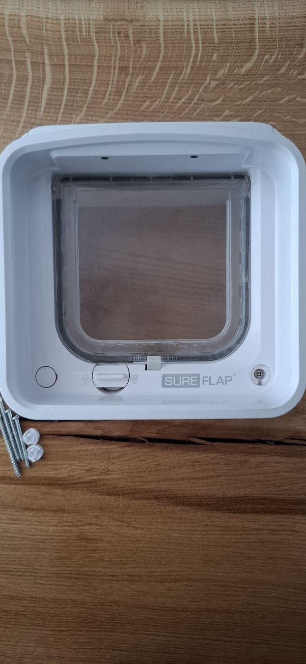 Gattaiole: SureFlap Mikrochip Katzenklappe inkl. Hub – Usato da Guntershausen venduto da Jtattoo 3