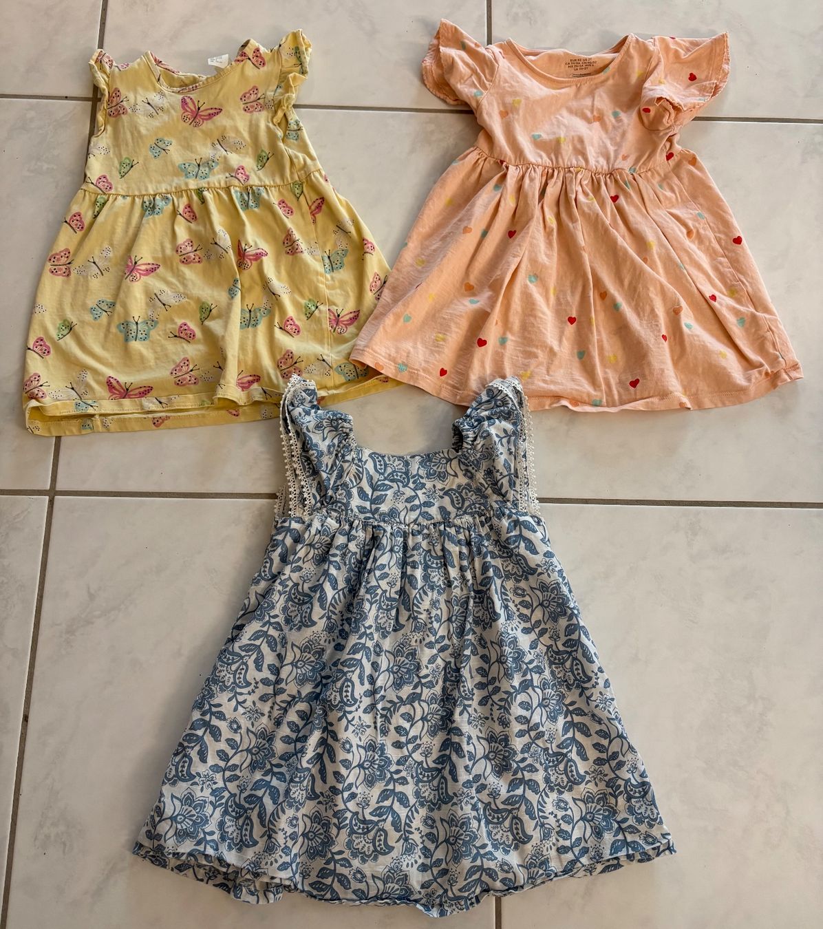 Robes et jupes: 3x Kleidchen Grösse 92 – D'occasion à Wangen ZH par pink28