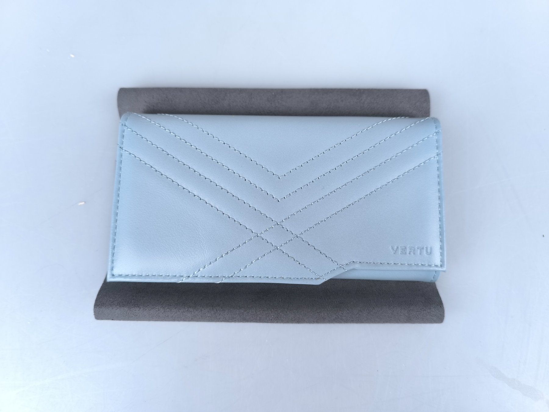 Vertu Covers & Schutzfolien: Original VERTU Aster Horizontal Blue Quilt Calf Case – Neu (gemäss Beschreibung) aus Rüti ZH von Restwert_Rueti_ZH 1