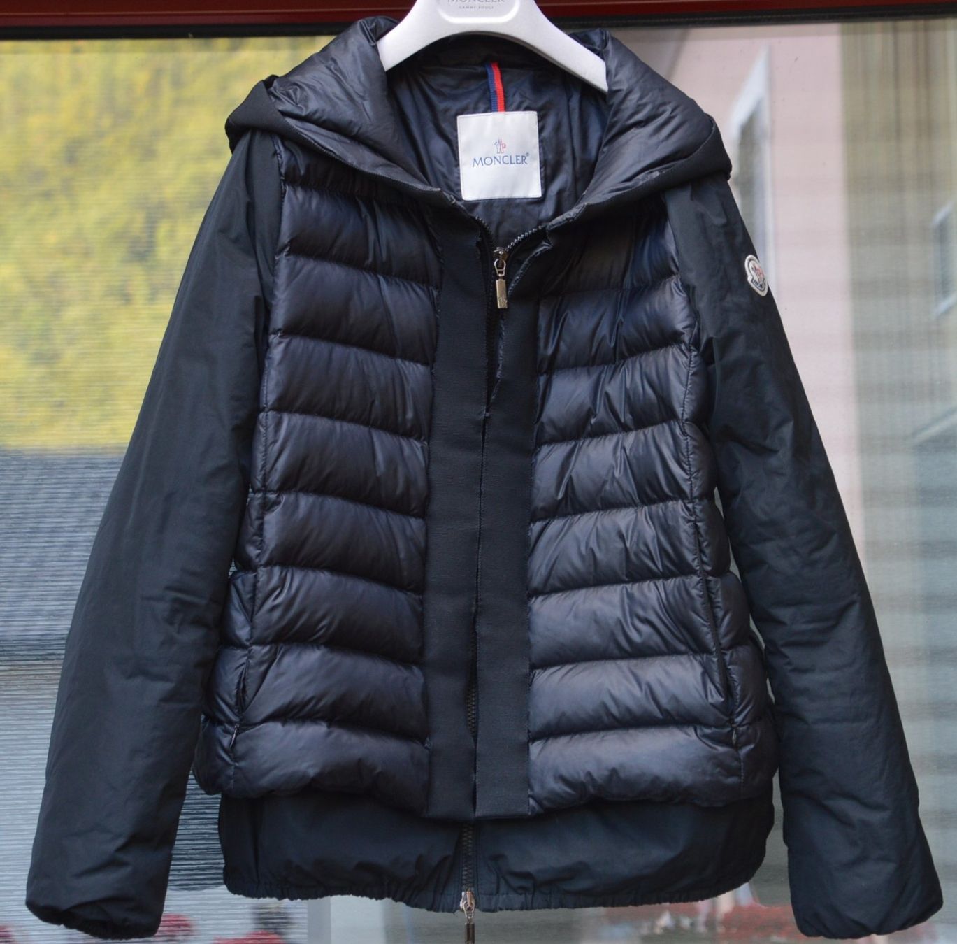 Moncler Giacche: Jacke Moncler veste .1 – Usato da Collonges venduto da Auganien