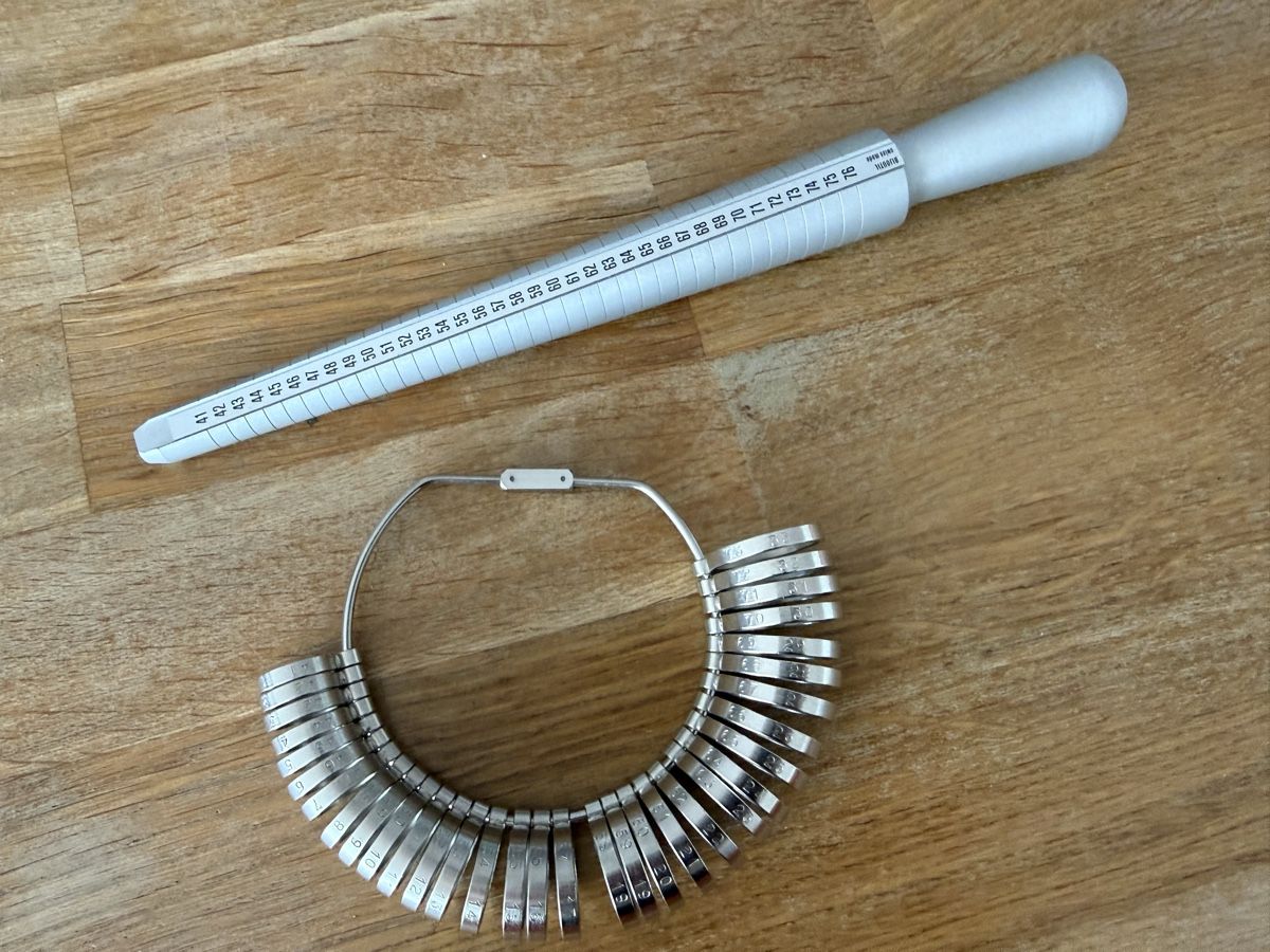 Misurare: Ringmassstab Bijoutil mit Ringmassen Neuwertig. – Usato da Goldach venduto da Messerguru 3
