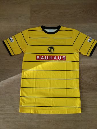 YB Trikot Grösse XS, Fussball Shirt Gelb/Schwarz