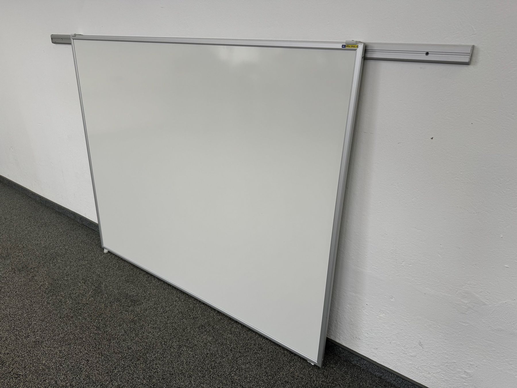 Armadi: O+C Whiteboard mit Wandschiene – Usato da Schönenwerd venduto da mcofficeshop 2