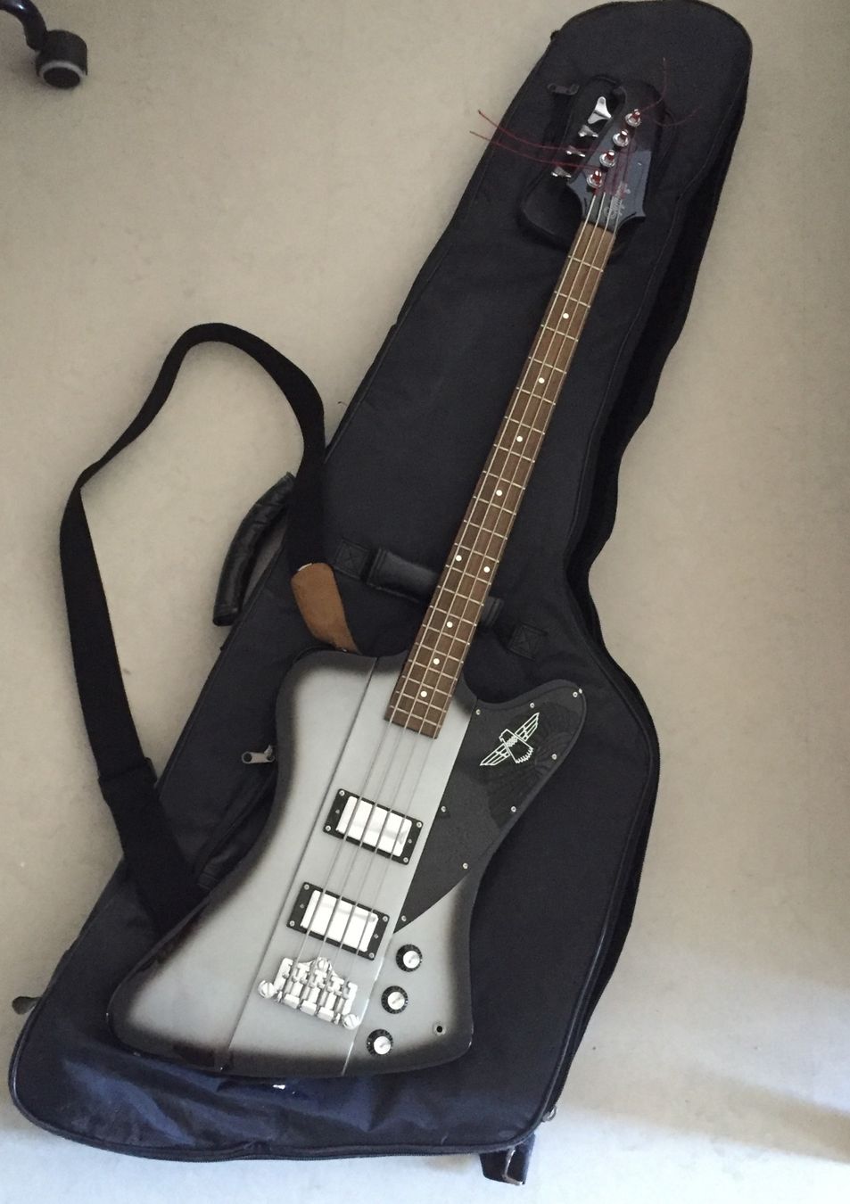 Epiphone Musikinstrumente: E-Bass Epiphone Thunderbird IV Silverburst – Gebraucht aus Zürich von  3