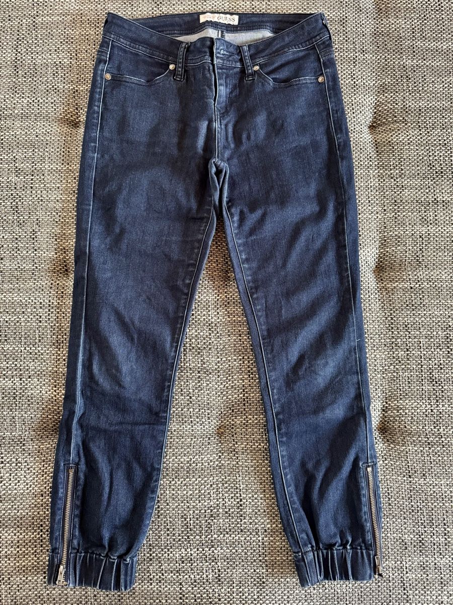 Guess Jeans: Guess Jeans, Gr. 27, mit Reissverschluss – Gebraucht aus Gommiswald von Aloha.Spirit