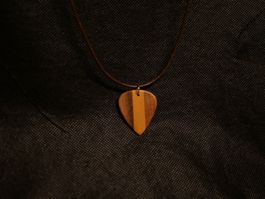 Halskette mit handgemachtem Plektrum (3)
