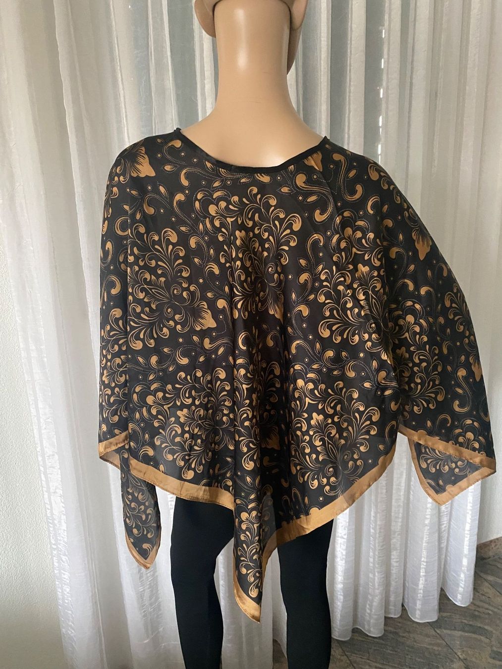 Blusen: edler/stylischer Blusen-Poncho,Silk-Feeling,1 Size – Neu und originalverpackt aus Winkel von ferrari2022 4