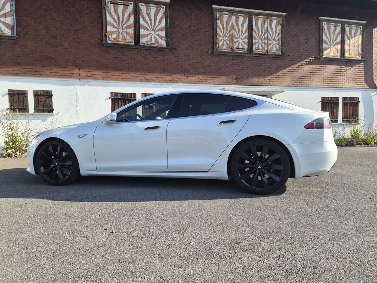 Tesla Autos: Tesla Model S 90D Free SuperCharging – Gebraucht aus Brunnen von Alfa 5