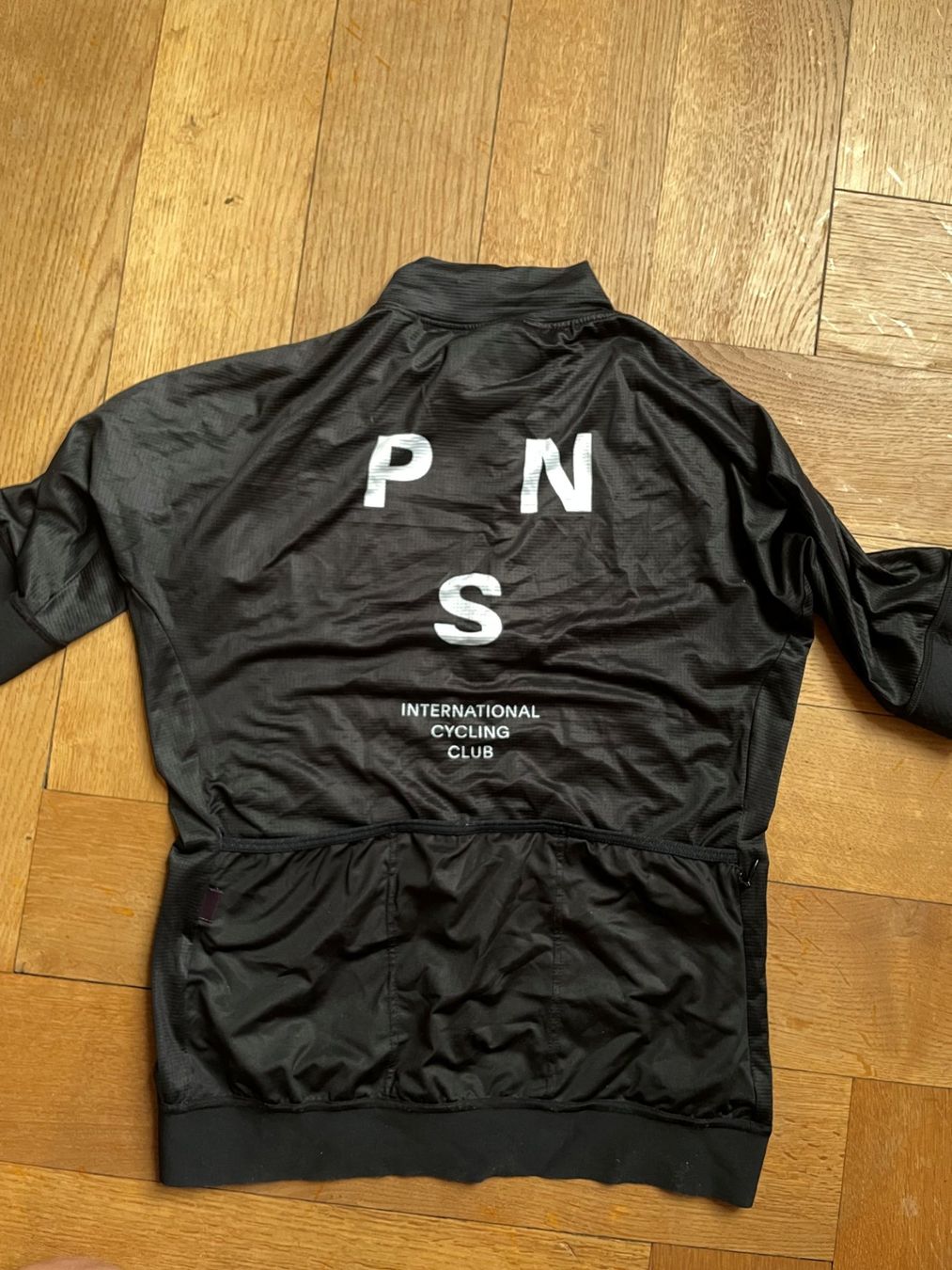 Pas Normal Studios Canottiere & Pantaloni: Pas Normal Studio Maillot de vélo / Jersey Noir Taille S – Usato da Sion venduto da 2tonito 1