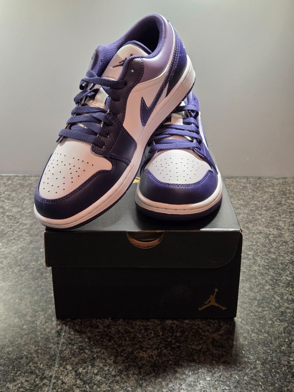 Nike Scarpe da uomo: Nike Air Jordan 1 Low Purple / Sky – Nuovo e nell'imballaggio originale da Busswil BE venduto da Stevevai 6