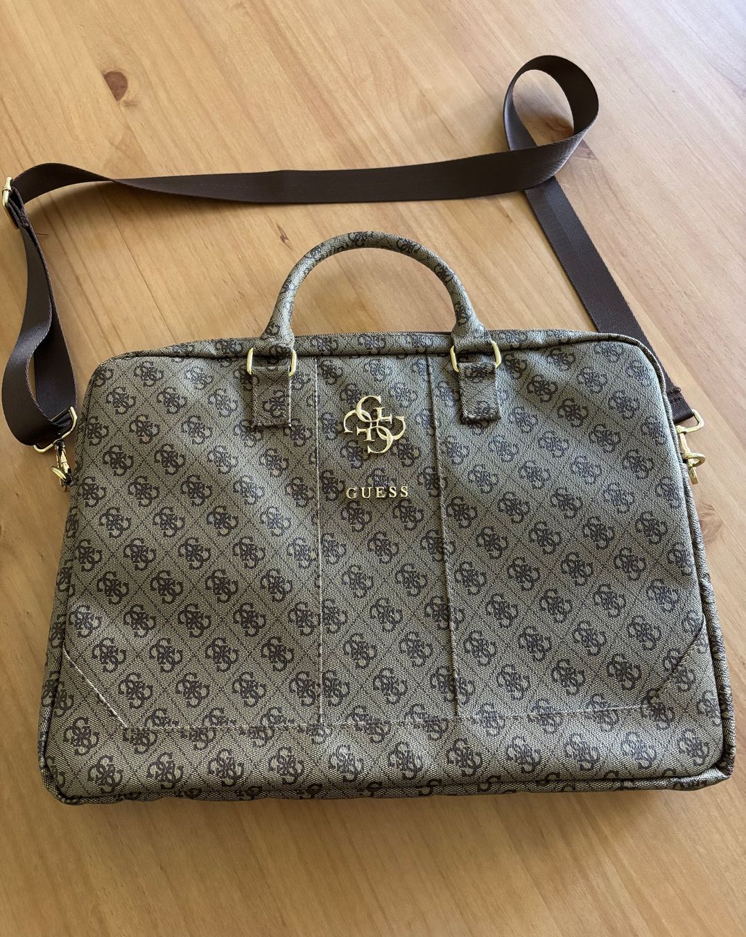 Guess Borse: GUESS Laptop Tasche – Nuovo (secondo la descrizione) da Fribourg venduto da Cinz96