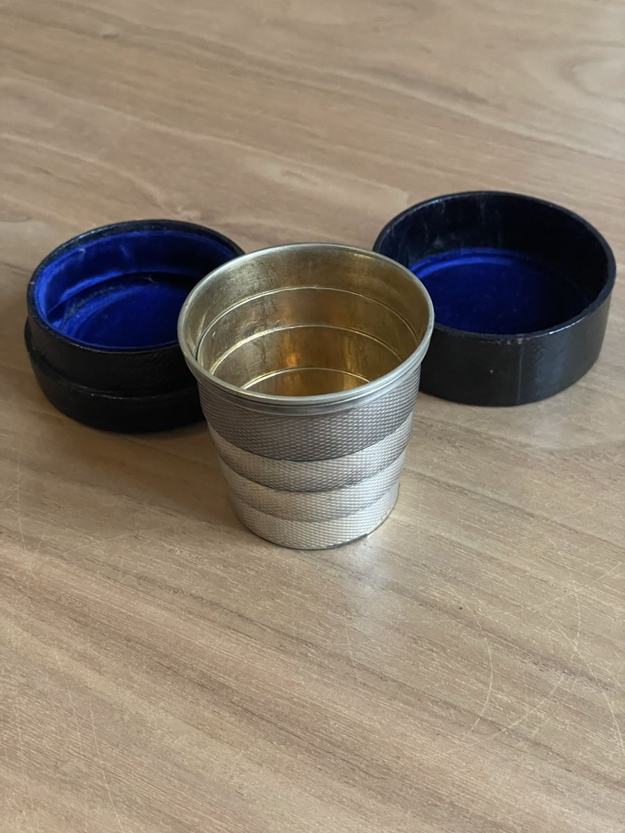 Contenitori & Simili: Faltbecher aus Metall mit Etui, antik – Usato da Fribourg venduto da Mymikrakra01 4