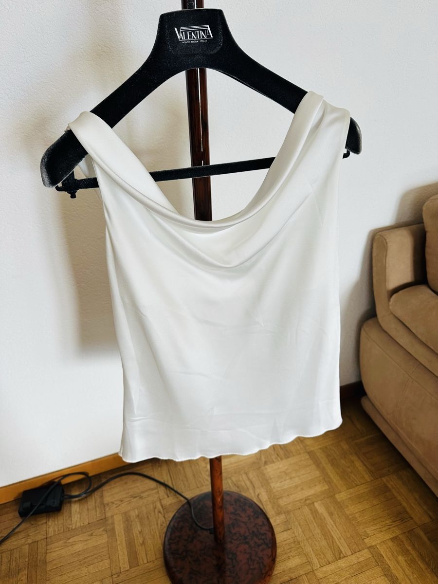 Lotti di vestiti: Tailleur Gianfranco Ferré nero taglia 42 EU – Usato da Cureglia venduto da myr_9v25 3