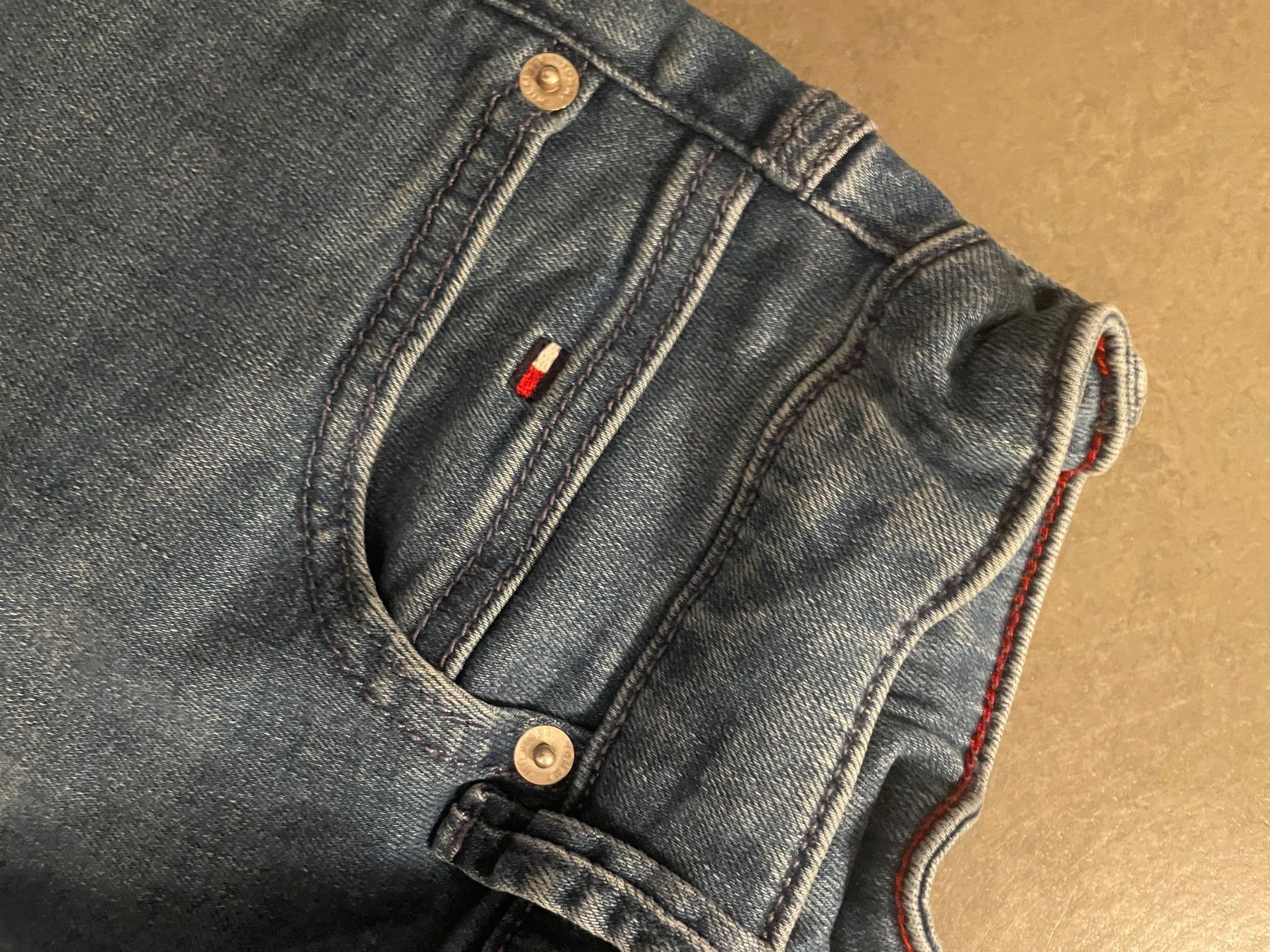 Tommy Hilfiger Pantaloni: Tommy Hilfiger kurze Jeans Hose – Nuovo (secondo la descrizione) da Zürich venduto da Ivona3 1