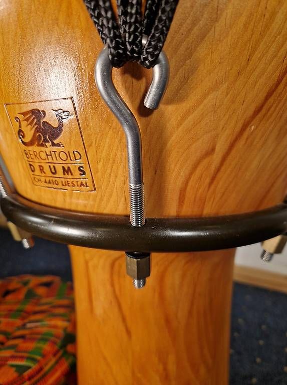 Strumenti musicali: Djembe Berchtold – Usato da Luzern venduto da ricola50 2