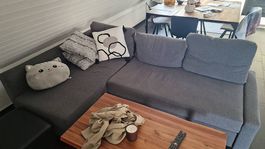 Ecksofa mit Schlaffunktion inkl. Salontisch

