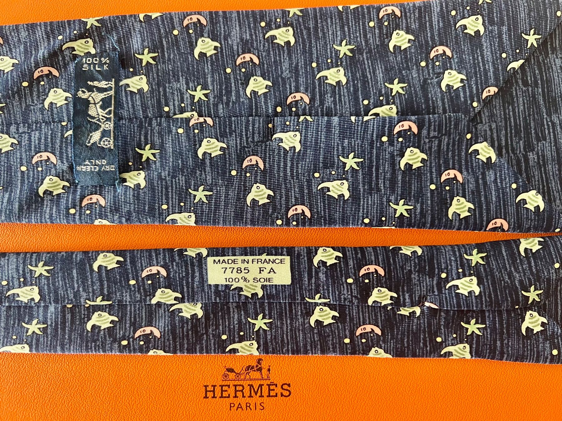 Hermès Cravates: Cravate HERMES-Paris „Fish & Moon“ - avec box original – Neuf (Voir description) à Le Mont-sur-Lausanne par luxurylover 3