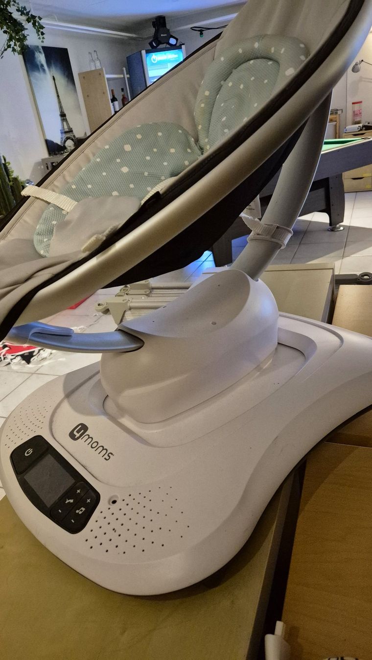 4moms Sdraiette & Sdraiette a dondolo: 4Moms MamaRoo Babyschaukel Grau – Usato da Richterswil venduto da hosttech 2