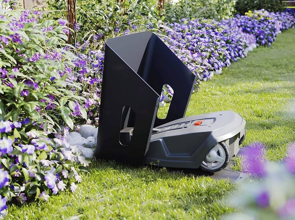 Tagliaerba: Mähroboter Garage Rasenroboter Haus – Usato da Wetzikon ZH venduto da touchmedia
