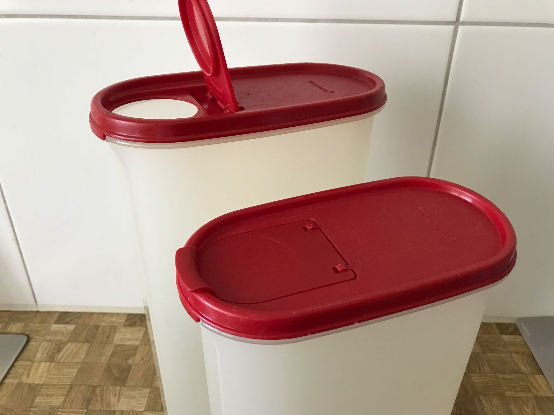 Tupperware Recipients et similaires: Tupperware  2 grosse Vorratbehälter – D'occasion à Birmensdorf ZH par Hilhan 1