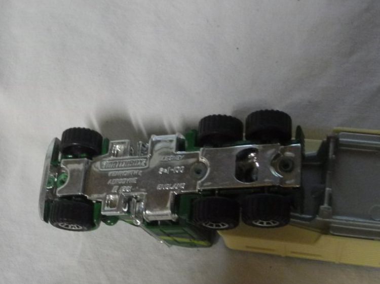 Matchbox Voitures modèles: MATCHBOX  KENWORTH WITH LOW BED TRAILER 1981 UNBESPIELT – D'occasion à Gurtnellen par Murmeli99 4