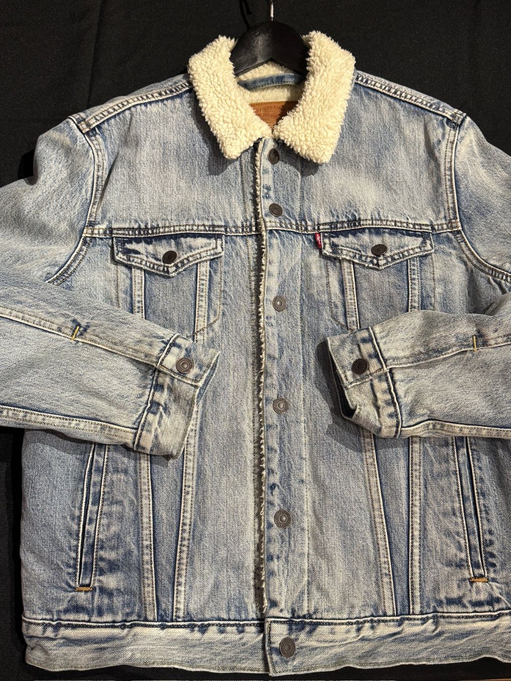 Levi's Giacche: LEVI'S SHERPA LIGHT BLUE DENIM JACKET SZ: M – Usato da Cortaillod venduto da Stay_Alive_vintage 3