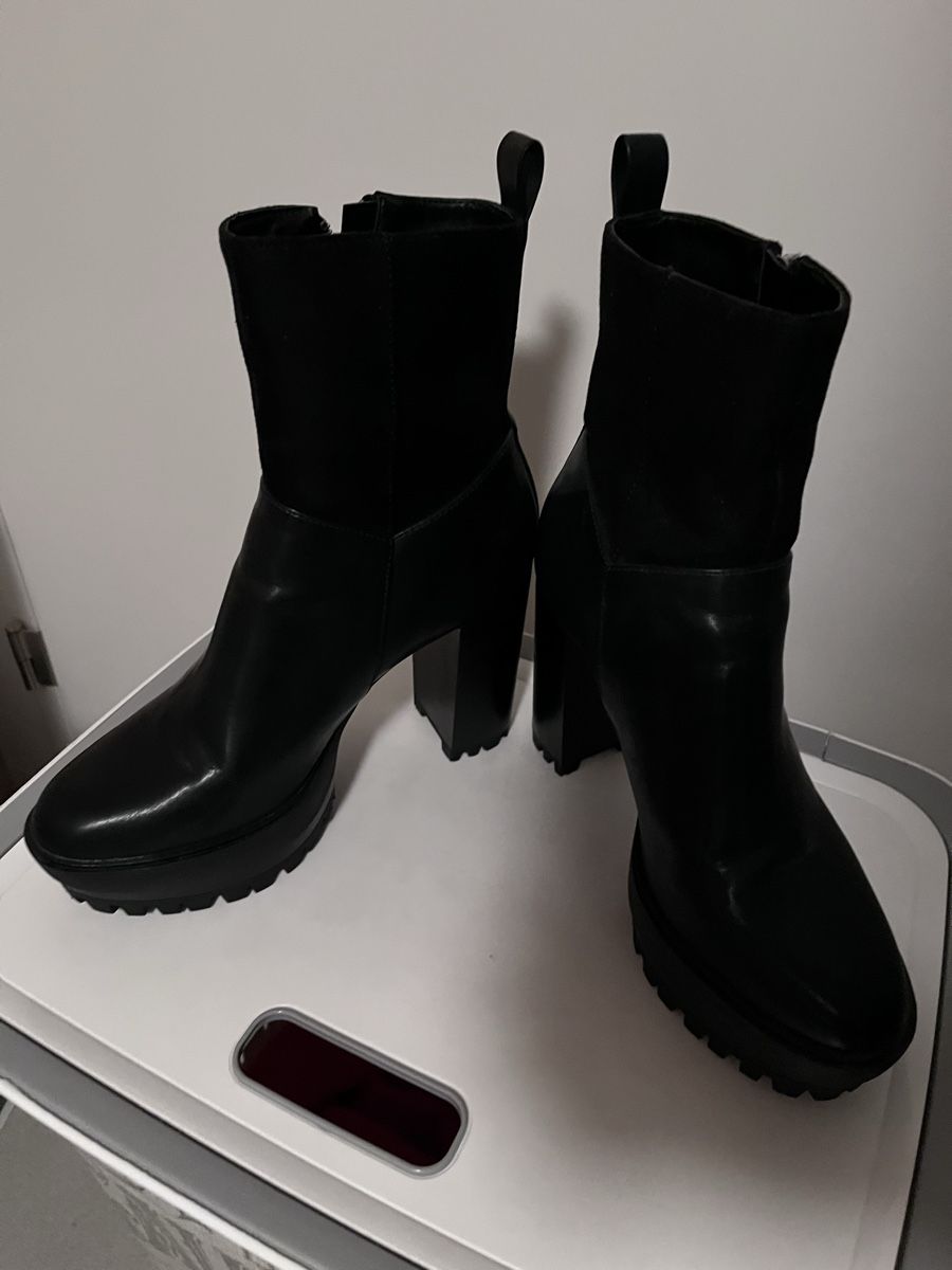 Scarpe da donna: Schwarze Boots mit Absatz Gr. 40 – Nuovo (secondo la descrizione) da Egliswil venduto da cx.cx