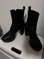 Schwarze Boots mit Absatz Gr. 40