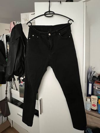 Schwarze Jeans Grösse L, perfekt für den Herbst 🍂