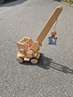 Holzkran nic Spielzeug beweglich guter Zustand
