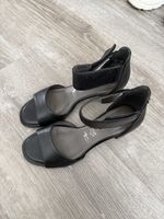 Schwarze Tamaris Sandalen mit kleinem Blockabsatz, Gr. 36
